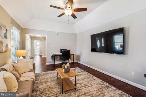 Living - 128 E Quail Ln, La Plata, MD 20646 photo 7 of 10