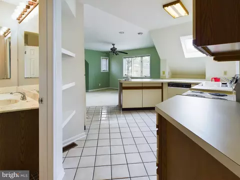 Kitchen - 14945 Abelia Ct, Swan Point, MD 20645 photo 4 of 6