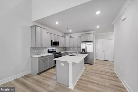 10565 Mount Rainier Pl, White Plains, MD 20695 photo 2