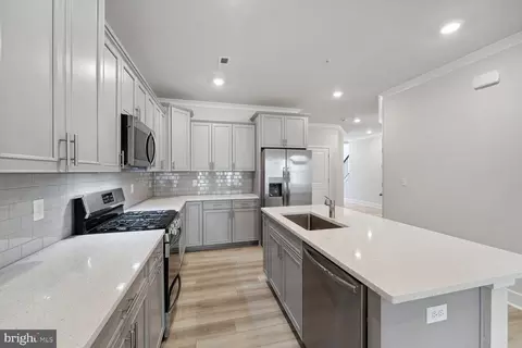 10565 Mount Rainier Pl, White Plains, MD 20695 photo 3
