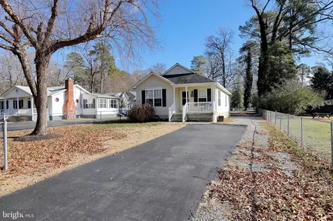 17894 Duvall Dr, Cobb Island, MD 20625