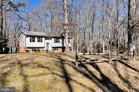 6405 Randall Dr, Hughesville, MD 20637