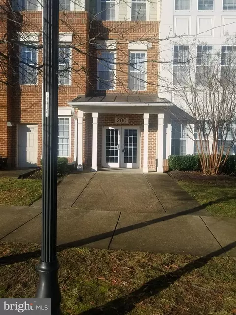 200 Edelen Station Pl #6202, La Plata, MD 20646