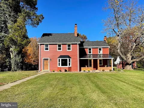 9270 Luftschloss Dr, Pomfret, MD 20675