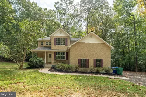 16735 Teagues Point Rd, Hughesville, MD 20637