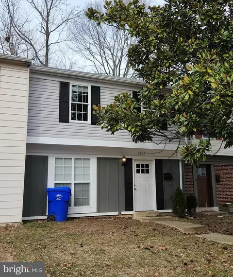 2525 Robinson Pl, Waldorf, MD 20602