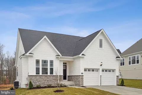 10655 Carlsbad Caverns Ct, White Plains, MD 20695