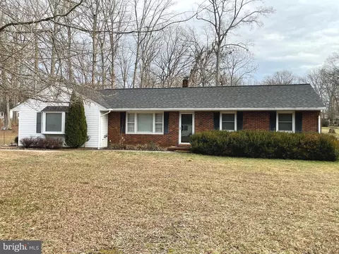 6860 Vernick Ln, La Plata, MD 20646
