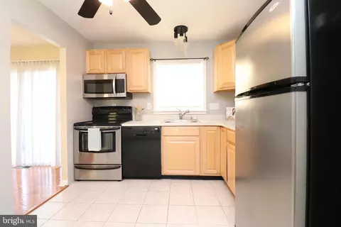 Kitchen - 10 Macroom Ct, Waldorf, MD 20602 photo 2 of 3