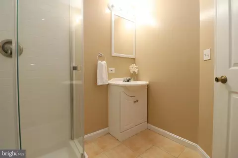 Bath - 10 Macroom Ct, Waldorf, MD 20602 photo 6 of 7