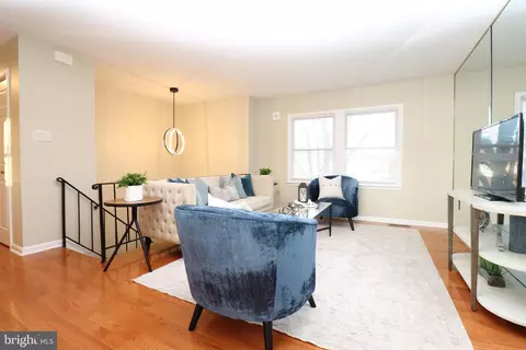 Living - 10 Macroom Ct, Waldorf, MD 20602 photo 3 of 6