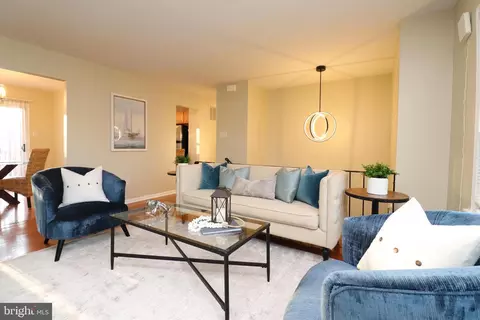 Living - 10 Macroom Ct, Waldorf, MD 20602 photo 5 of 6