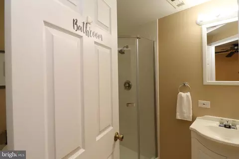 Bath - 10 Macroom Ct, Waldorf, MD 20602 photo 5 of 7