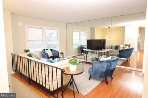 Living - 10 Macroom Ct, Waldorf, MD 20602 photo 2 of 6