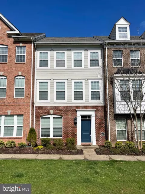 241 Buckeye Cir, La Plata, MD 20646