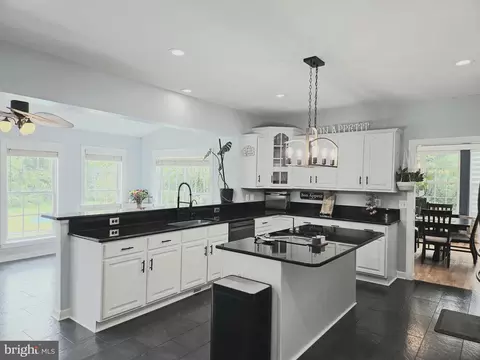 Kitchen - 5265 Celestial Ln, Waldorf, MD 20601 photo 6 of 11