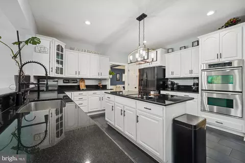 Kitchen - 5265 Celestial Ln, Waldorf, MD 20601 photo 8 of 11