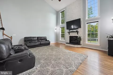 Living - 5265 Celestial Ln, Waldorf, MD 20601 photo 3 of 5