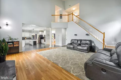 Living - 5265 Celestial Ln, Waldorf, MD 20601 photo 5 of 5
