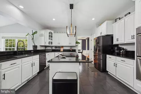 Kitchen - 5265 Celestial Ln, Waldorf, MD 20601 photo 7 of 11