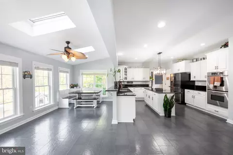 Kitchen - 5265 Celestial Ln, Waldorf, MD 20601 photo 10 of 11