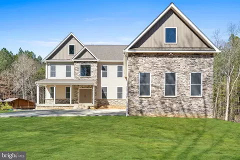 13470 Plantation Pine Cir, Waldorf, MD 20601