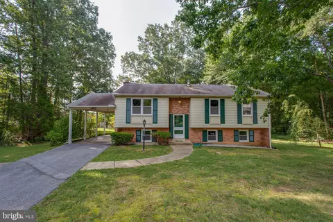 7810 Rollins Ct, La Plata, MD 20646
