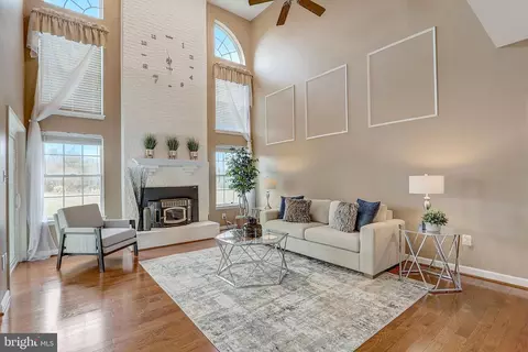 Living - 12936 Broadview Run Dr, Waldorf, MD 20602 photo 2 of 7