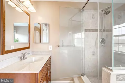 Bath - 12936 Broadview Run Dr, Waldorf, MD 20602 photo 3 of 7