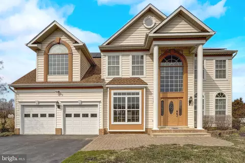 Exterior - 12936 Broadview Run Dr, Waldorf, MD 20602 photo 2 of 8