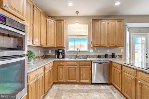 Kitchen - 12936 Broadview Run Dr, Waldorf, MD 20602 photo 3 of 4