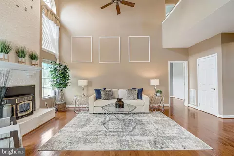 Living - 12936 Broadview Run Dr, Waldorf, MD 20602 photo 3 of 7