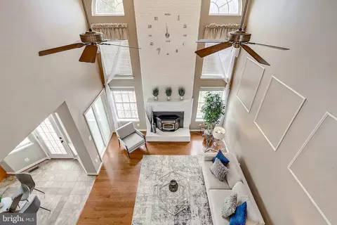 Living - 12936 Broadview Run Dr, Waldorf, MD 20602 photo 4 of 7