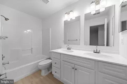 Bath - 3716 Midlothian Pl, Waldorf, MD 20602 photo 2 of 3