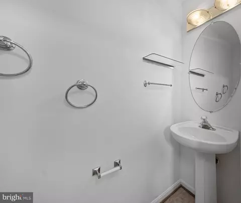 Bath - 3716 Midlothian Pl, Waldorf, MD 20602 photo 3 of 3