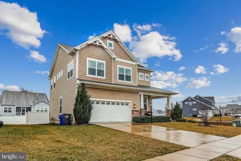 11313 Flag Ct, White Plains, MD 20695