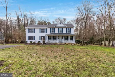 16725 Teagues Point Rd, Hughesville, MD 20637