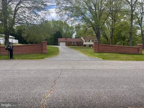 4050 Ravine Dr, White Plains, MD 20695