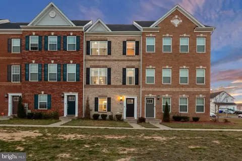 11235 Thackeray Ln, White Plains, MD 20695