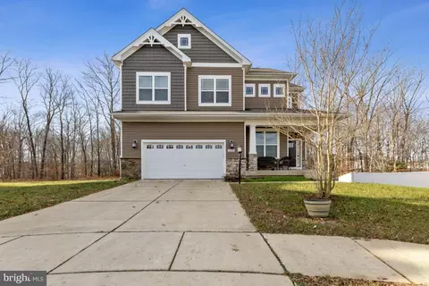 11397 Flag Ct, White Plains, MD 20695