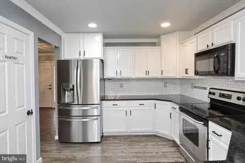 Kitchen - 11520 Honeysuckle Ct, Swan Point, MD 20645 photo 3 of 4
