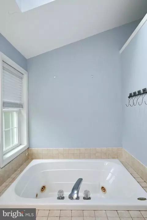 Bath - 11520 Honeysuckle Ct, Swan Point, MD 20645 photo 4 of 7