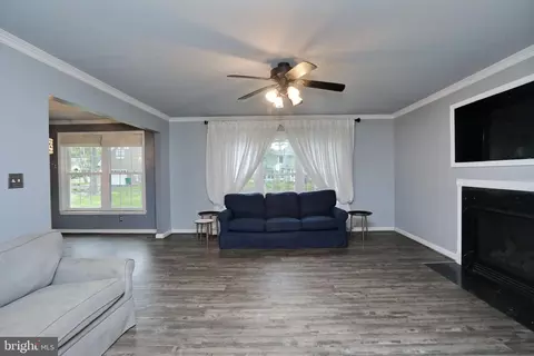 Living - 11520 Honeysuckle Ct, Swan Point, MD 20645 photo 3 of 5