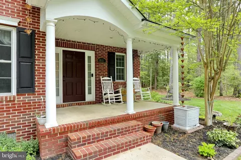 Exterior - 11520 Honeysuckle Ct, Swan Point, MD 20645 photo 4 of 12