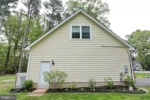 Exterior - 11520 Honeysuckle Ct, Swan Point, MD 20645 photo 5 of 12