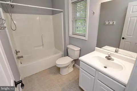 Bath - 11520 Honeysuckle Ct, Swan Point, MD 20645 photo 6 of 7