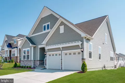 10656 Carlsbad Caverns Ct, White Plains, MD 20695