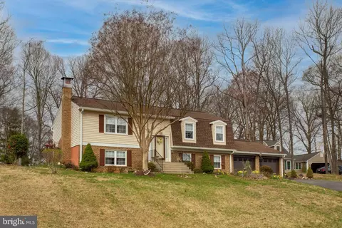 2716 Vista Ct, Waldorf, MD 20603