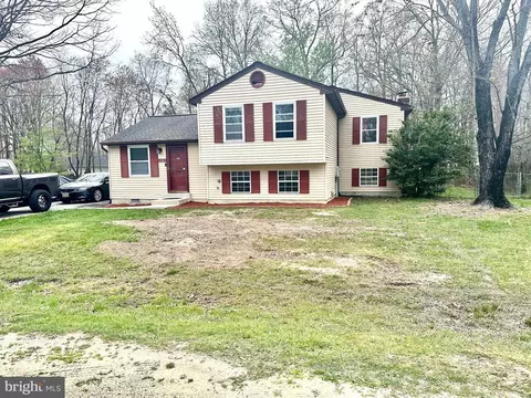 12821 Twin Oak Dr, Waldorf, MD 20601