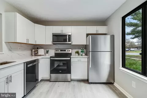 Kitchen - 47 Keepsake Pl, Waldorf, MD 20602 photo 2 of 4
